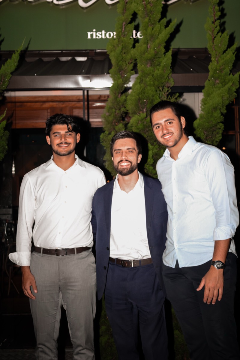 Membros em frente ao Gianturra Ristorante na 4ª edição