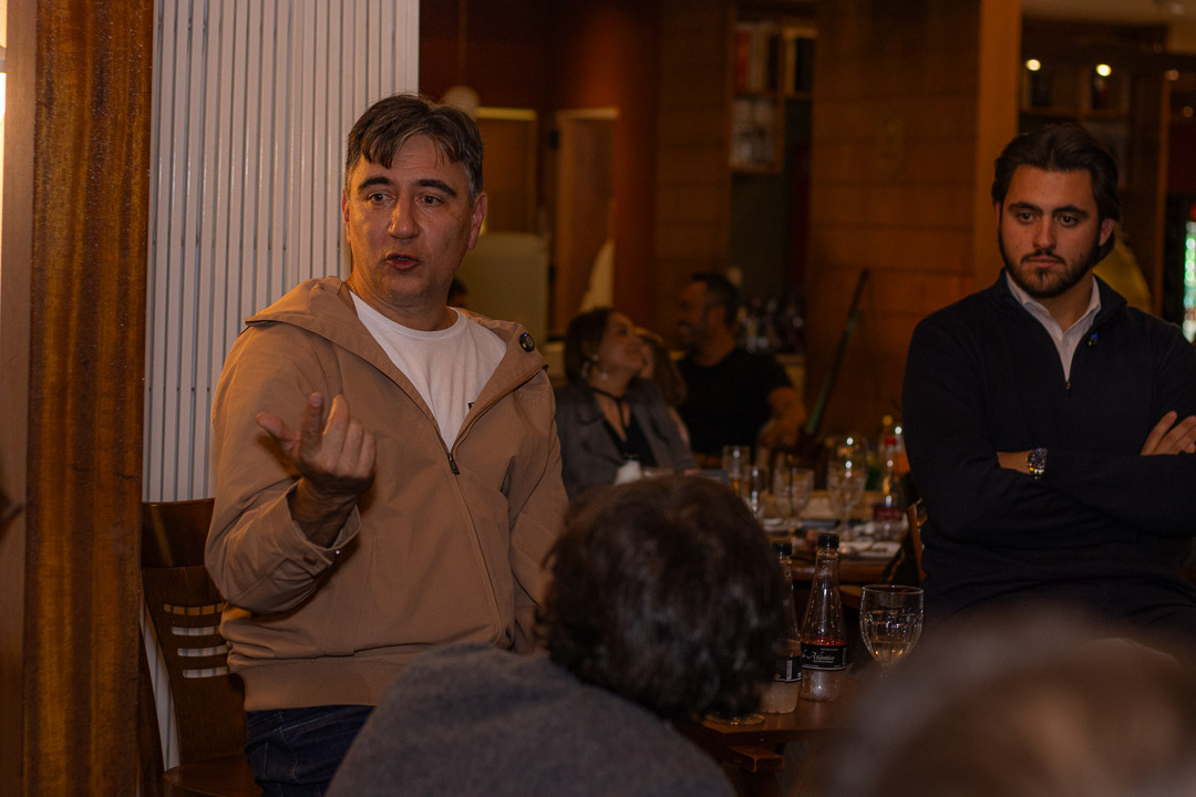 Leonardo Paixão durante talk no Conclave